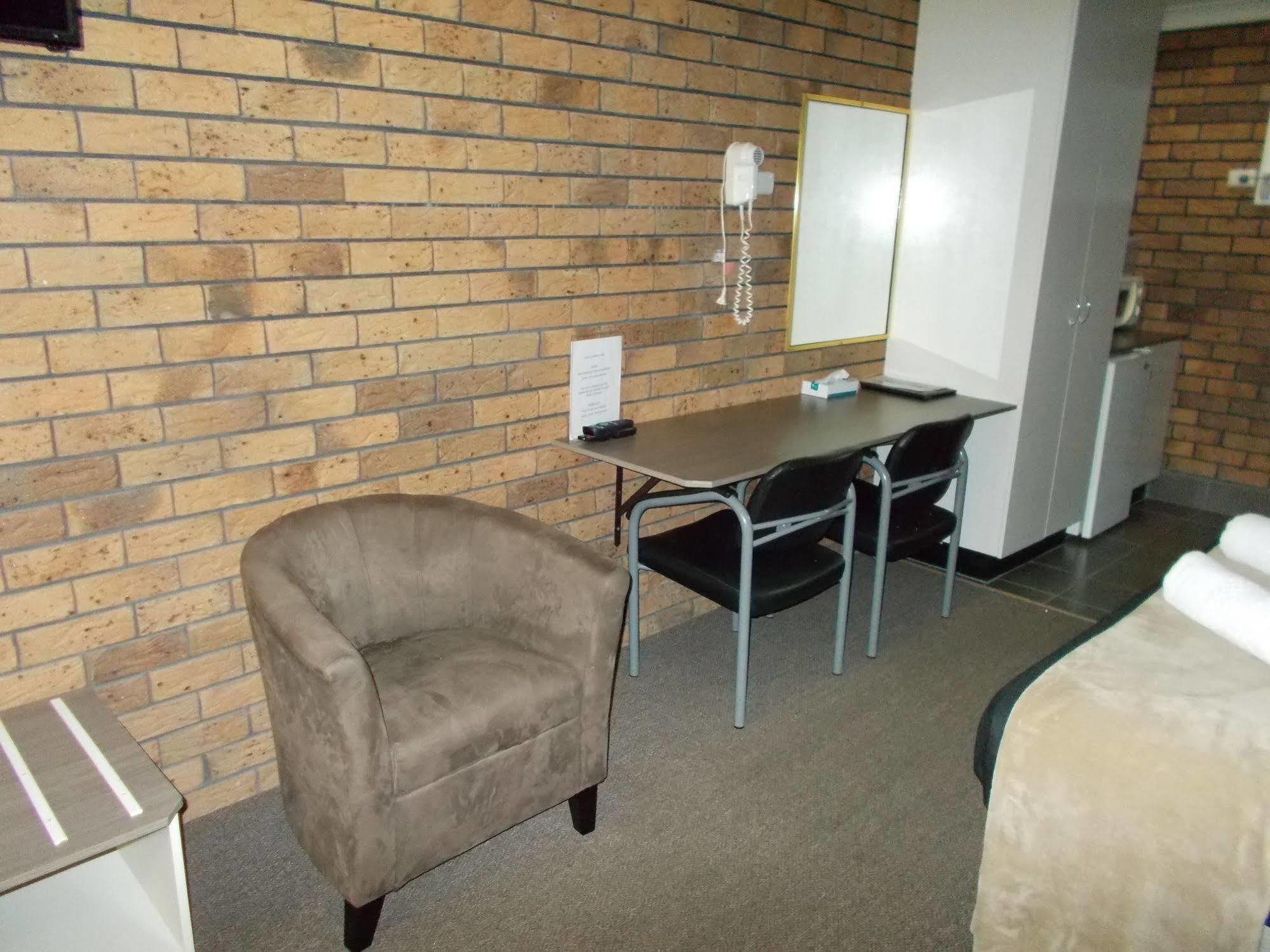 Park House Motor Inn Oakey Екстериор снимка